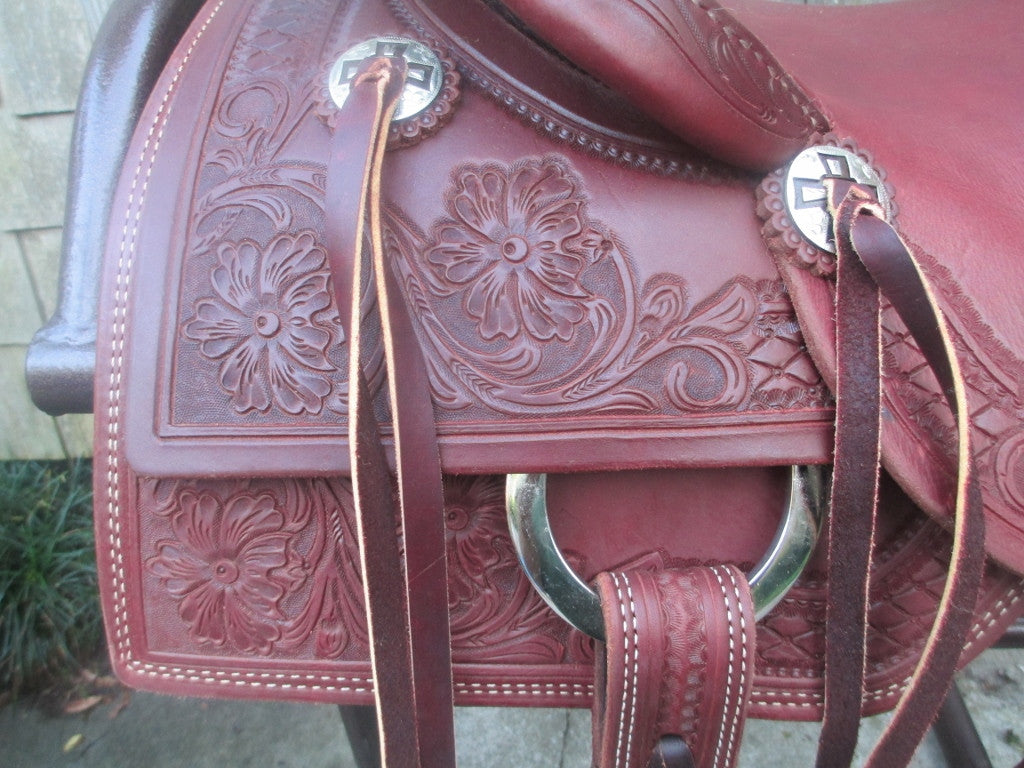 LV SADDLE CO. - This is a saddle of mine that I built and